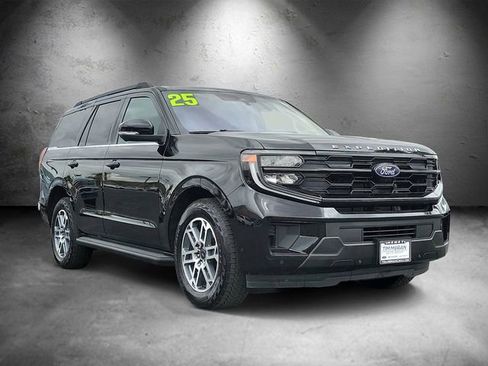 Certified 2025 Ford Expedition Active AWD/4WD image 2