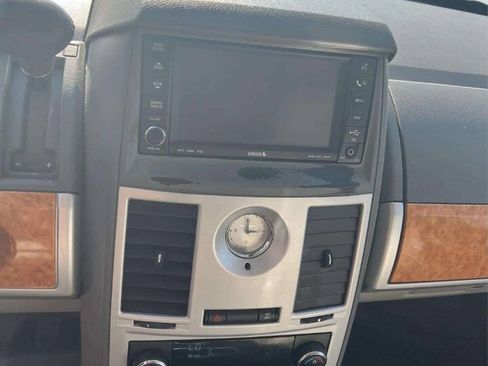 Used 2008 Chrysler Town & Country Limited w/ Entertainment Group #3 FWD image 16