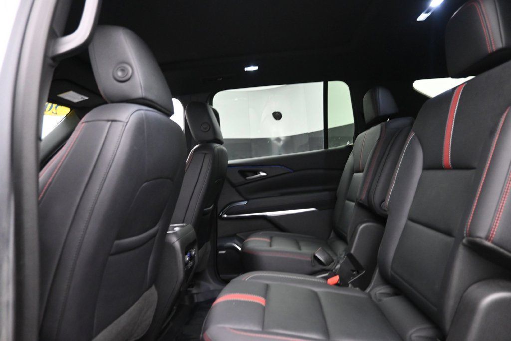 Used 2025 Chevrolet Traverse RS w/ LPO, Floor Liner Package AWD/4WD image 15