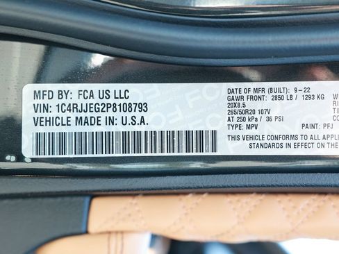 Used 2023 Jeep Grand Cherokee L Summit w/ Advanced Protech Group IV RWD image 39