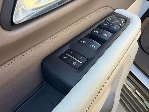 Used 2021 GMC Yukon Denali w/ Denali Premium Package AWD/4WD image 9