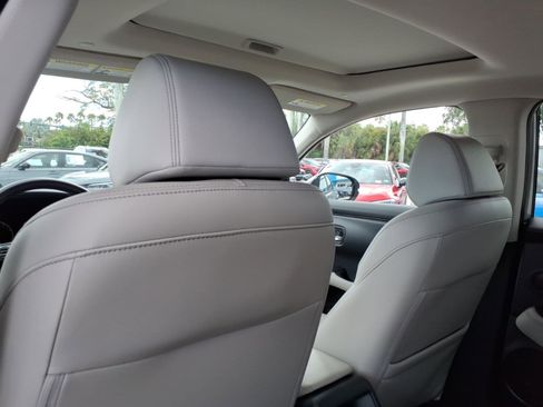 Used 2025 Honda HR-V EX-L image 11