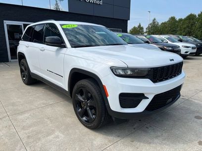Used 2025 Jeep Grand Cherokee Altitude