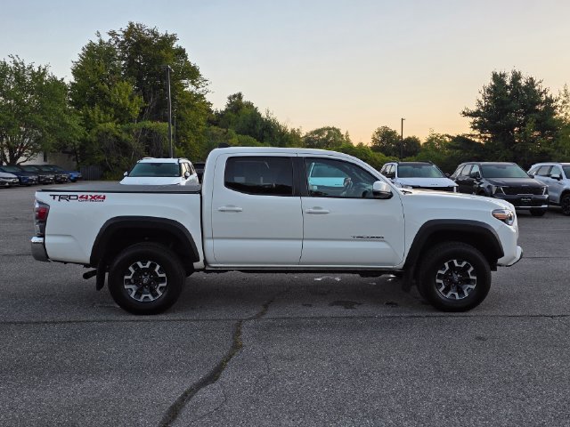 Used 2022 Toyota Tacoma TRD Off-Road AWD/4WD image 9