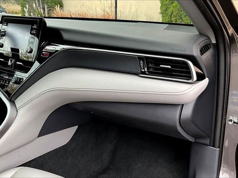 Used 2023 Toyota Camry SE image 18