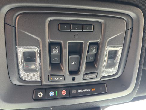 Used 2023 Chevrolet Silverado 1500 High Country w/ Technology Package AWD/4WD image 30