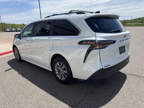 Used 2024 Toyota Sienna XLE w/ XLE Plus Package AWD/4WD image 11
