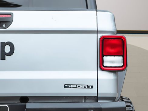 Used 2020 Jeep Gladiator Sport w/ Quick Order Package 24S image 16