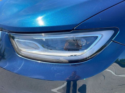 Used 2023 Chrysler Pacifica Touring-L FWD image 10