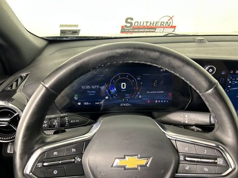 Used 2025 Chevrolet Equinox LT AWD/4WD image 13