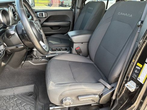 Used 2022 Jeep Wrangler Unlimited Sahara AWD/4WD image 16