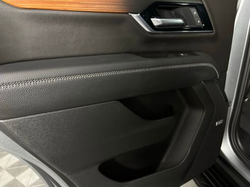 Used 2025 GMC Yukon Denali image 29