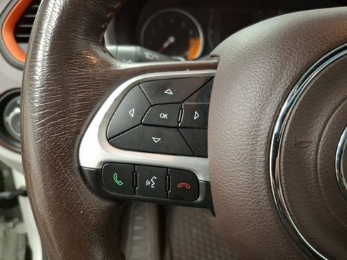 Used 2016 Jeep Renegade Latitude image 19