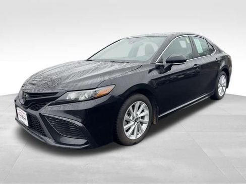 Used 2024 Toyota Camry SE FWD image 3