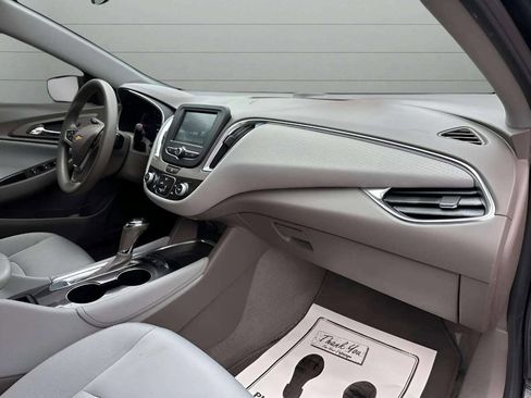 Used 2017 Chevrolet Malibu LT w/ LPO, Convenience Package 2 image 15