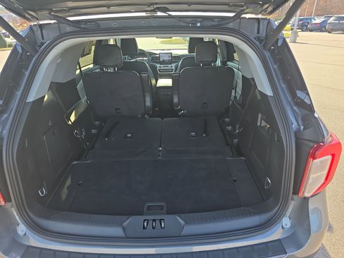 Used 2024 Ford Explorer XLT w/ Equipment Group 202A image 12