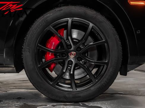 Used 2025 Porsche Cayenne GTS image 16