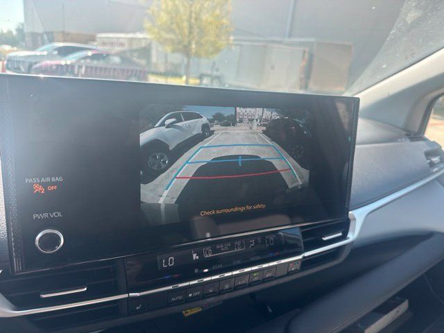 Certified 2025 Toyota Sienna XLE FWD image 12