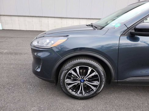 Used 2022 Ford Escape SE w/ SE Sport Appearance Package image 10