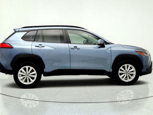 Used 2024 Toyota Corolla Cross LE FWD image 4