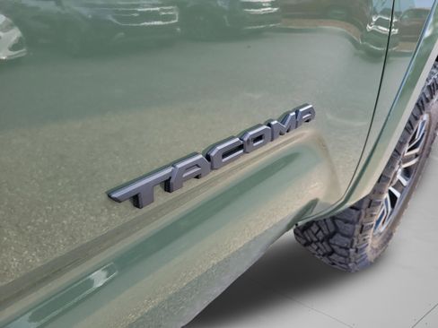Used 2022 Toyota Tacoma TRD Sport w/ Technology Package RWD image 33