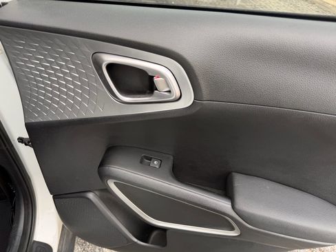 Used 2023 Kia Soul LX image 20