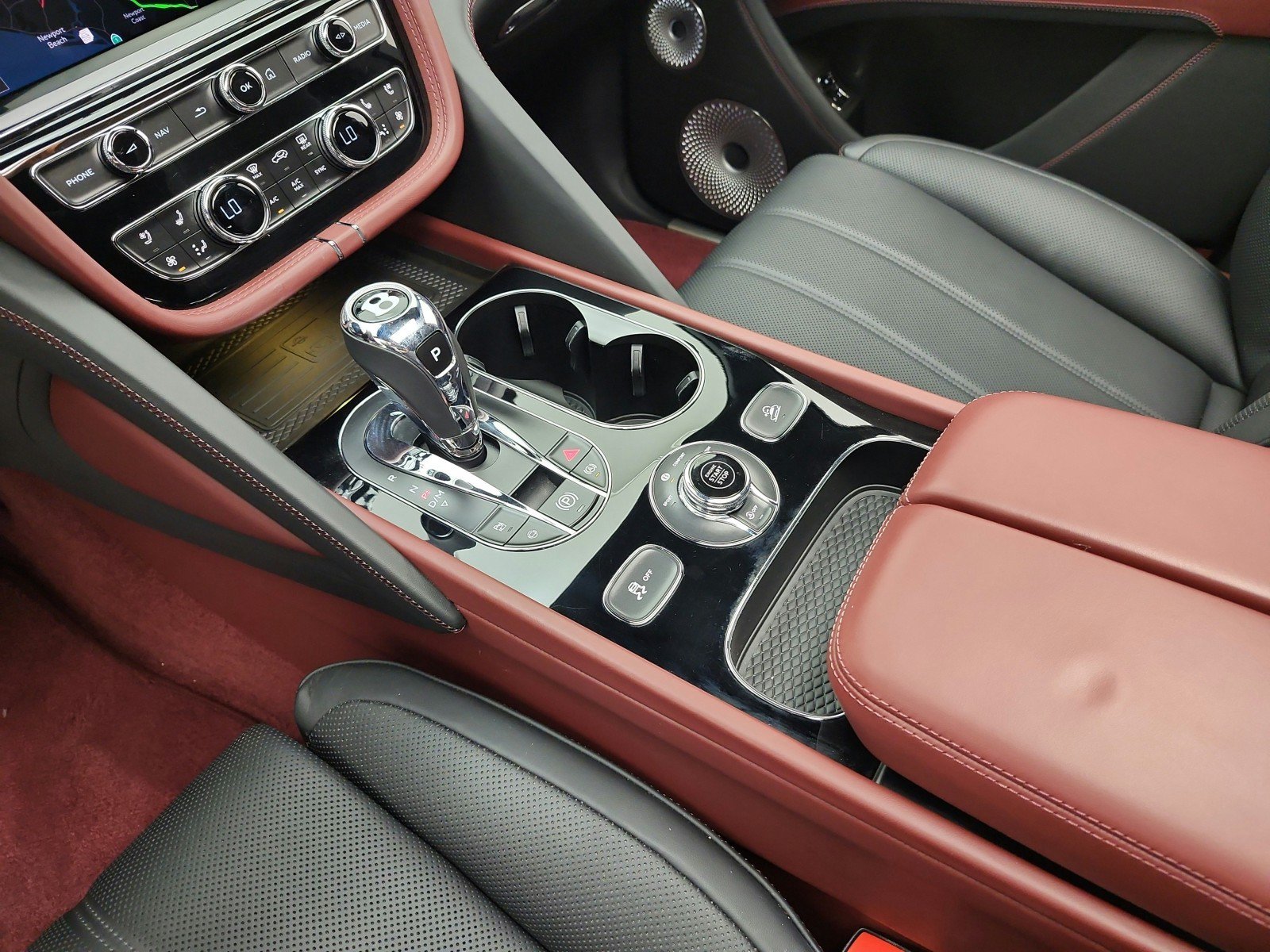 Used 2025 Bentley Bentayga AWD/4WD image 11