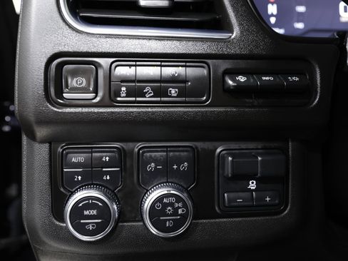 Used 2023 GMC Yukon XL AT4 image 25