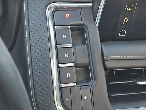 Used 2023 GMC Yukon AT4 w/ AT4 Premium Package image 16