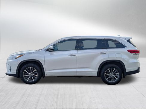 Used 2017 Toyota Highlander XLE AWD/4WD image 4