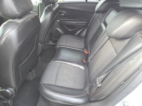 Used 2018 Chevrolet Trax LT w/ LT Convenience Package image 11