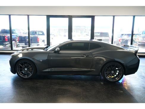 Used 2018 Chevrolet Camaro LT RWD image 4