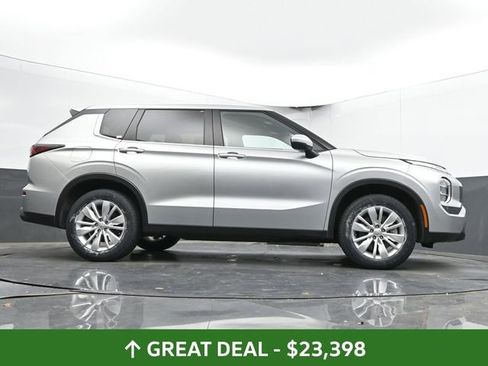 Used 2025 Mitsubishi Outlander ES image 52