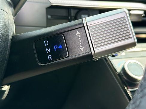 Used 2025 Hyundai Santa Fe Calligraphy AWD/4WD image 17