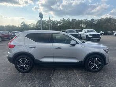 Used 2023 Volvo XC40 B5 Plus w/ Driver Assist Package image 25