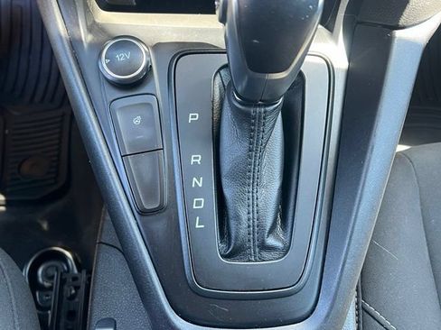 Used 2016 Ford Focus SE w/ SE Cold Weather Package FWD image 28