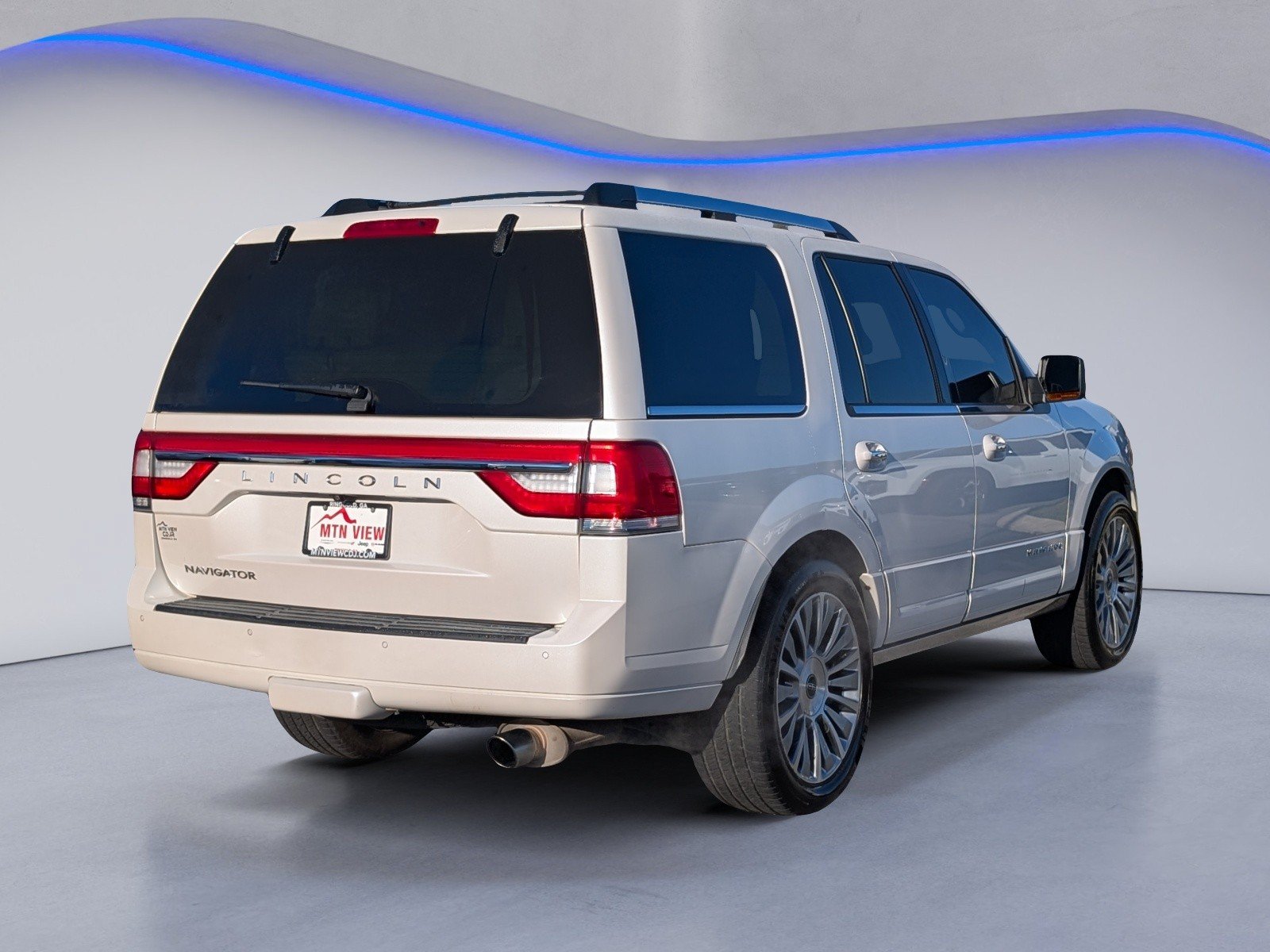 Used 2017 Lincoln Navigator Reserve AWD/4WD image 8