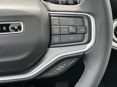 New 2025 Jeep Wagoneer 4WD w/ Premium Group I image 31