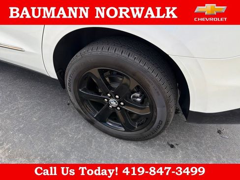 Used 2024 Buick Enclave Essence w/ Sport Touring Edition FWD image 11
