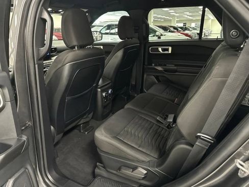 Used 2020 Ford Explorer XLT w/ Comfort Package AWD/4WD image 18