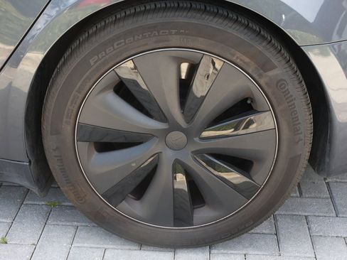 Used 2022 Tesla Model S AWD/4WD image 39