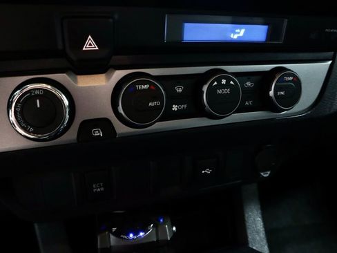 Used 2023 Toyota Tacoma SR AWD/4WD image 33