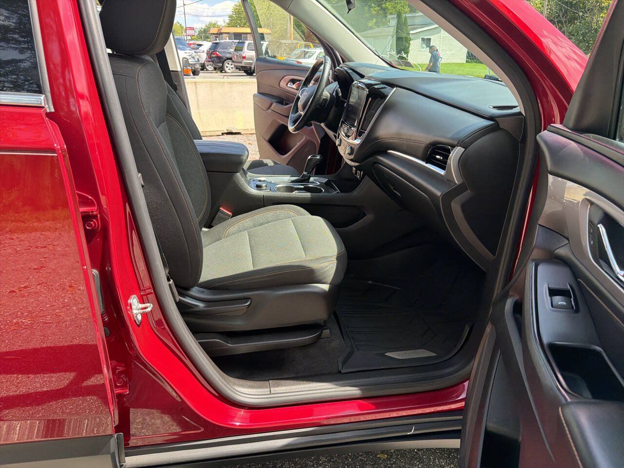 Used 2018 Chevrolet Traverse LT w/ LPO, Floor Liner Package AWD/4WD image 25