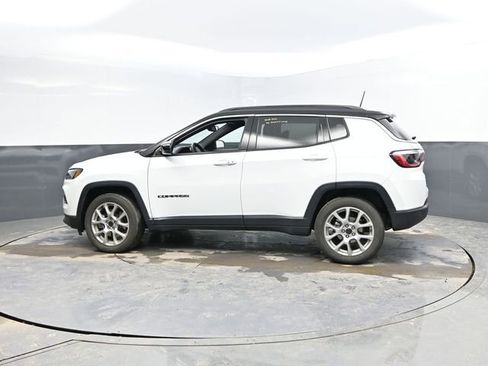 Used 2025 Jeep Compass Limited image 6