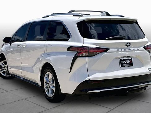 Used 2021 Toyota Sienna Limited FWD image 12
