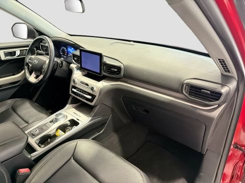Used 2020 Ford Explorer XLT w/ Equipment Group 202A AWD/4WD image 26