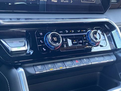 Used 2024 GMC Sierra 2500 Denali Ultimate image 8