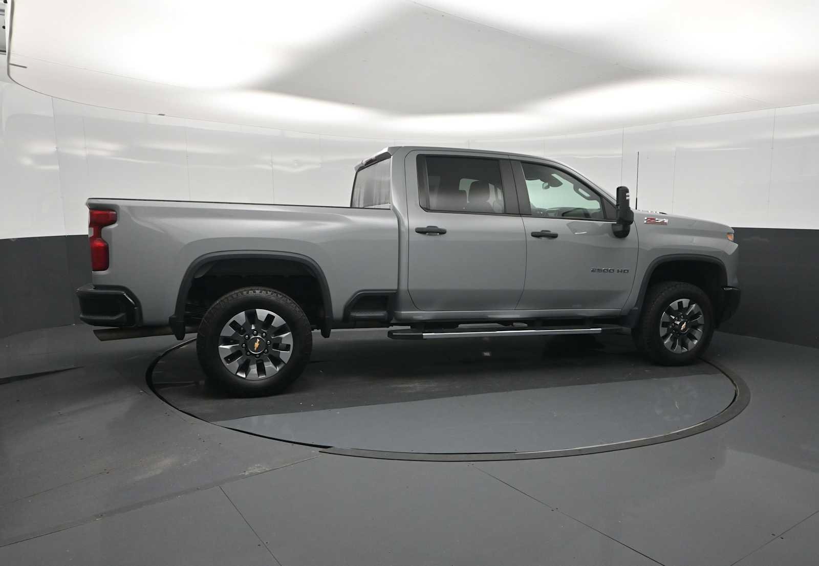 Used 2024 Chevrolet Silverado 2500 Custom w/ Custom Value Package AWD/4WD image 8
