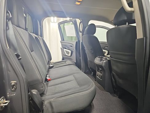 Used 2019 Nissan Titan SV w/ SV Convenience Package AWD/4WD image 14