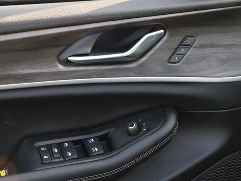 New 2025 Jeep Grand Cherokee Limited w/ Luxury Tech Group II AWD/4WD image 15
